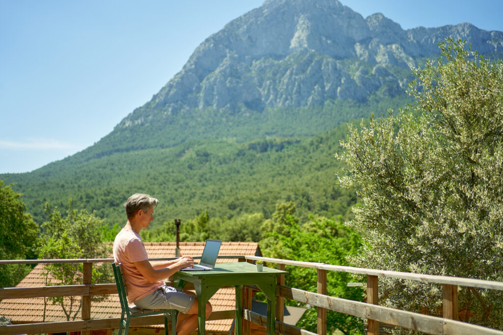Out of Office: Why Contact Centres Still Operate Remote and Hybrid Working Models